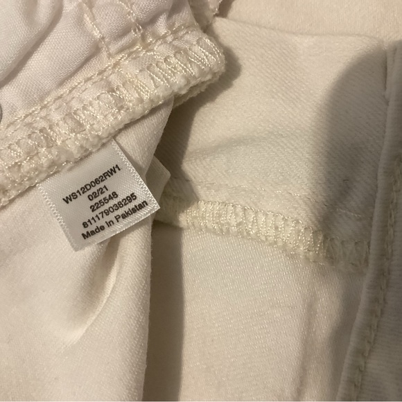 Women’s shorts size 18 color white - Picture 5 of 9